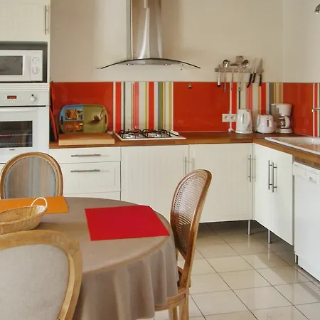Rue De Montels Eglise Holiday home *